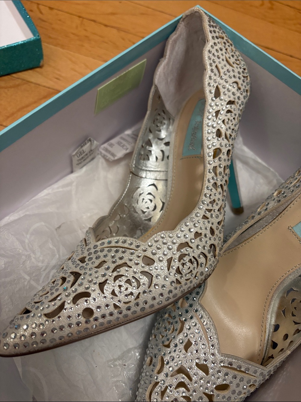 Betsey Johnson Womens Silver Fab Rhinestone Blue Bottom Elsa Pointed Heels 7.5
